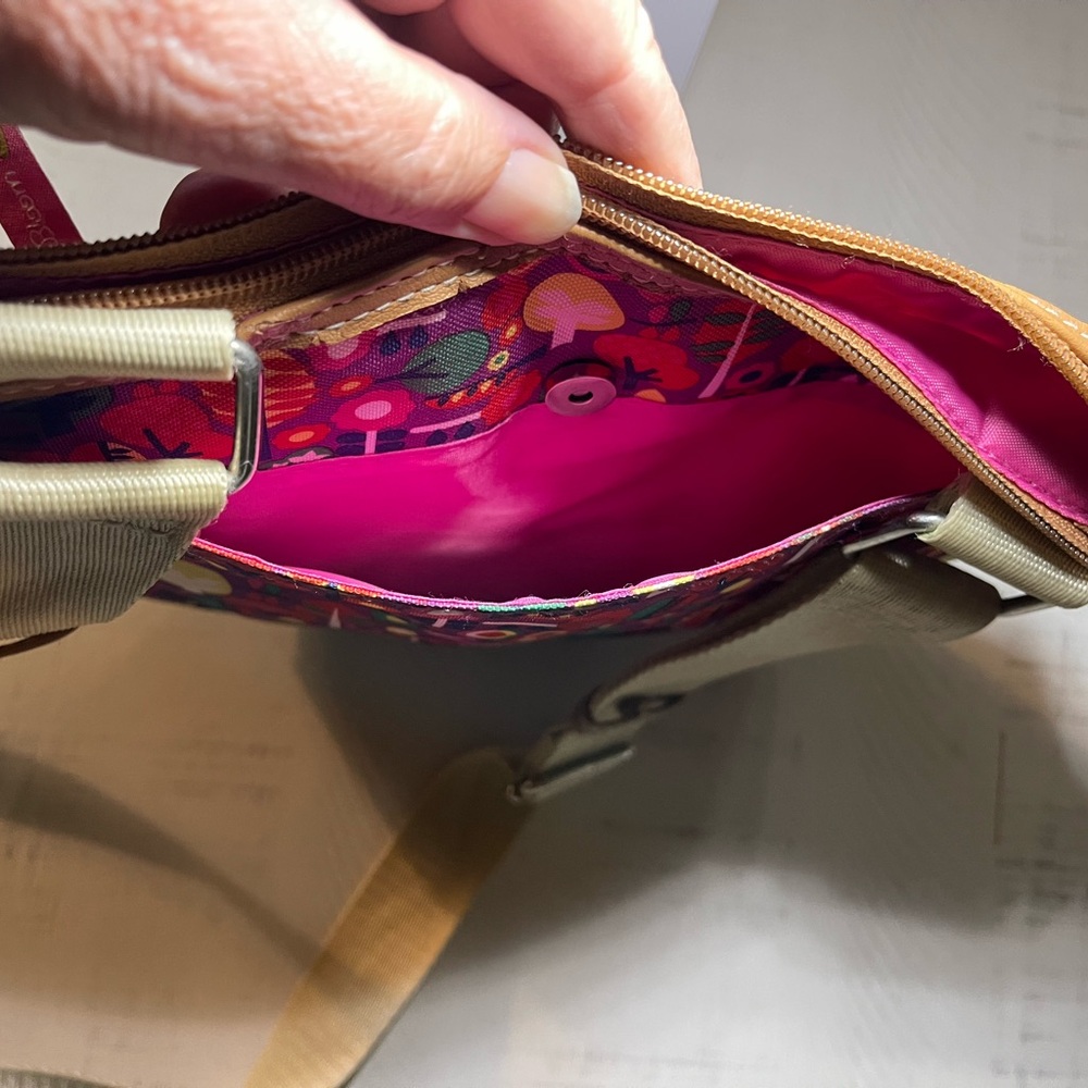 Lily Bloom Vibrant Colors Crossbody Bag W/Adjustable Strap and zip close. - Picture 10 of 12